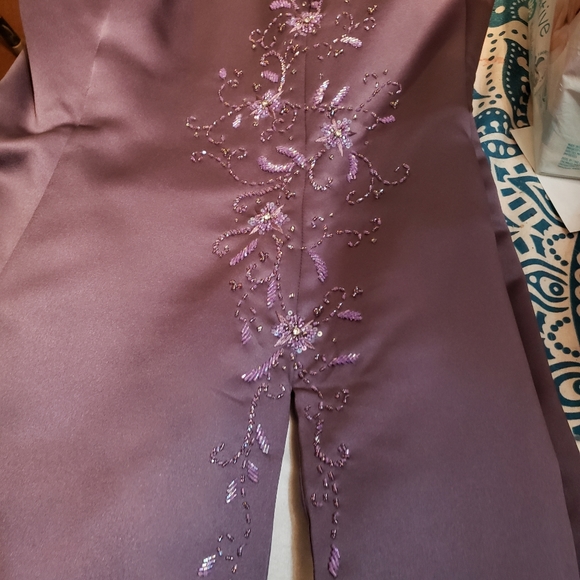 Alexia lilac bridesmaid gown! Gorgeous! - Picture 3 of 7